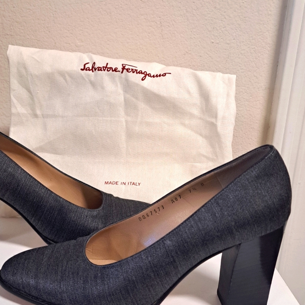 SALVATORE FERRAGAMO Grey Pumps Heels Size 7.5 - Picture 8 of 8